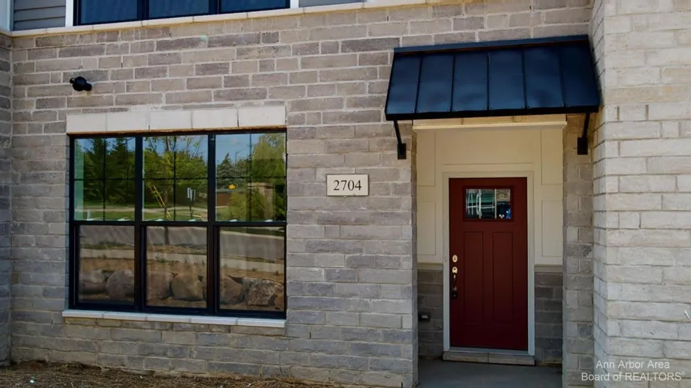 2704 S Spurway Drive Ann Arbor, MI 48105