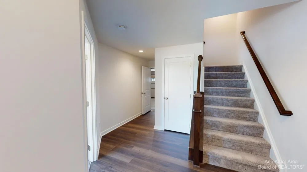 2704 S Spurway Drive Ann Arbor, MI 48105