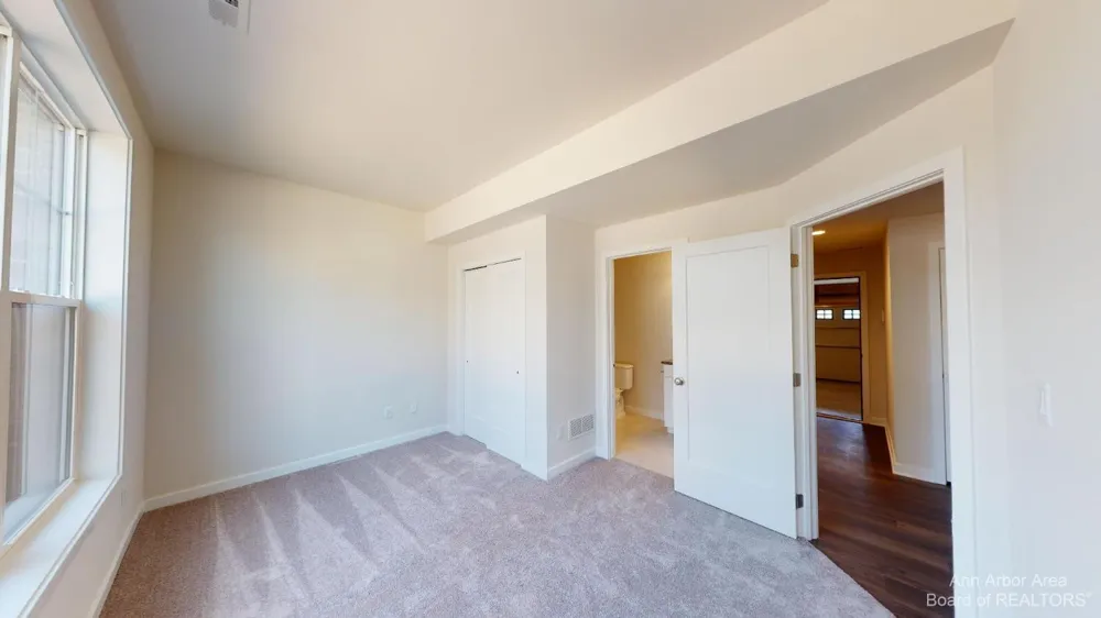 2704 S Spurway Drive Ann Arbor, MI 48105