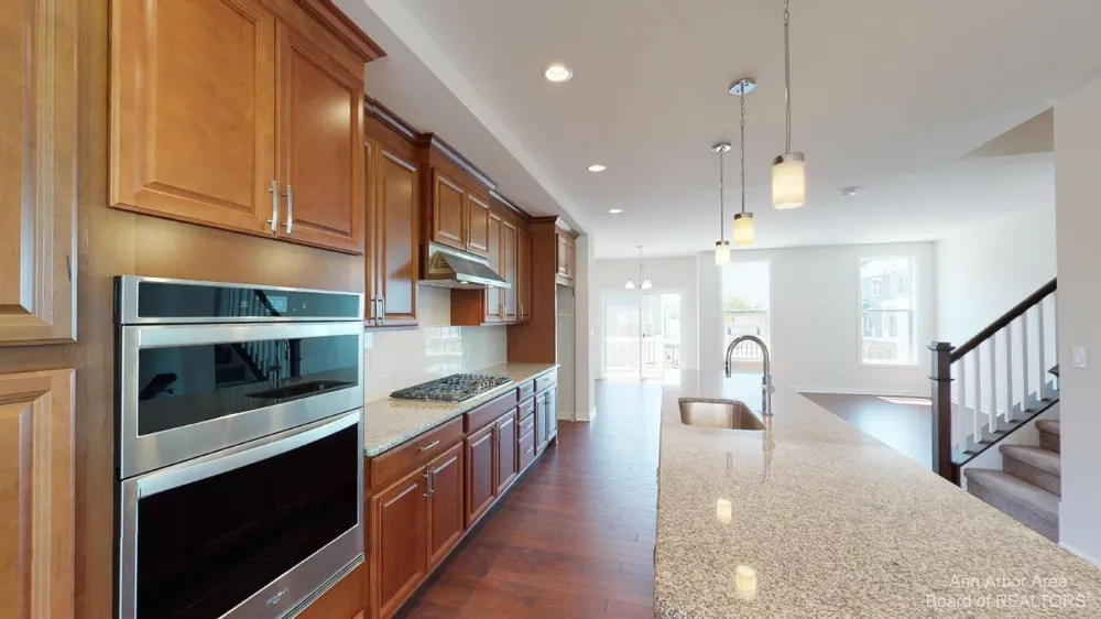 2704 S Spurway Drive Ann Arbor, MI 48105