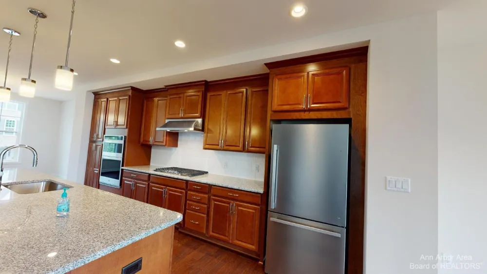 2704 S Spurway Drive Ann Arbor, MI 48105