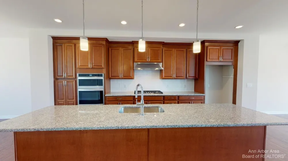 2704 S Spurway Drive Ann Arbor, MI 48105