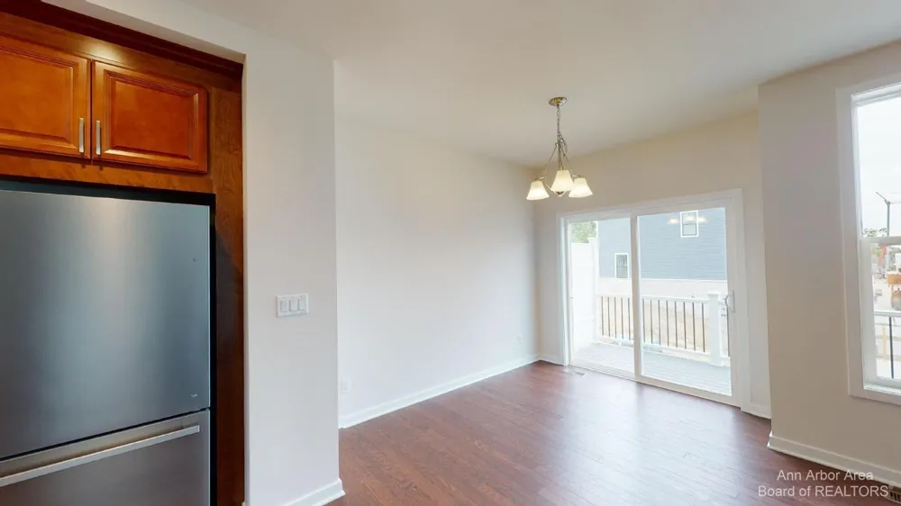 2704 S Spurway Drive Ann Arbor, MI 48105