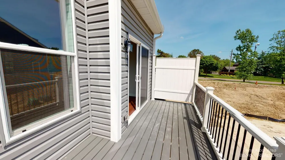 2704 S Spurway Drive Ann Arbor, MI 48105