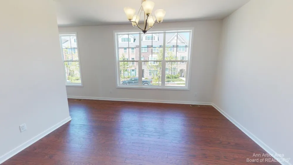 2704 S Spurway Drive Ann Arbor, MI 48105