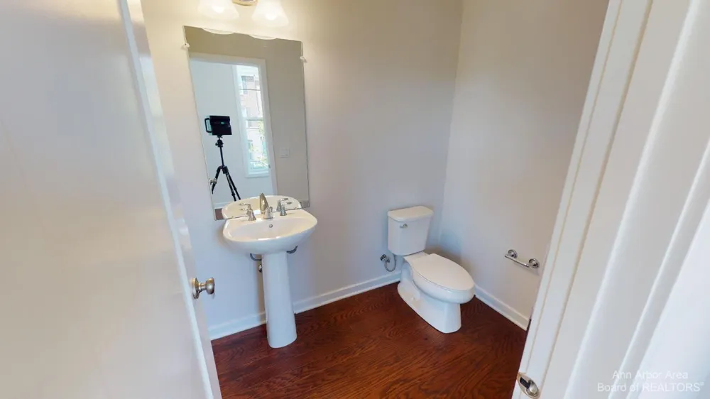 2704 S Spurway Drive Ann Arbor, MI 48105
