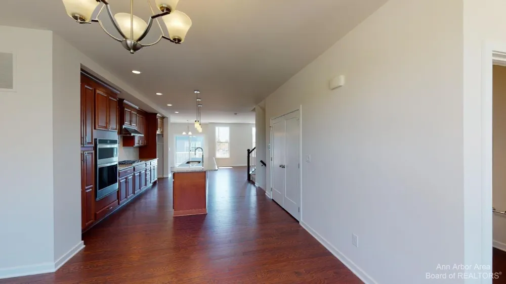 2704 S Spurway Drive Ann Arbor, MI 48105
