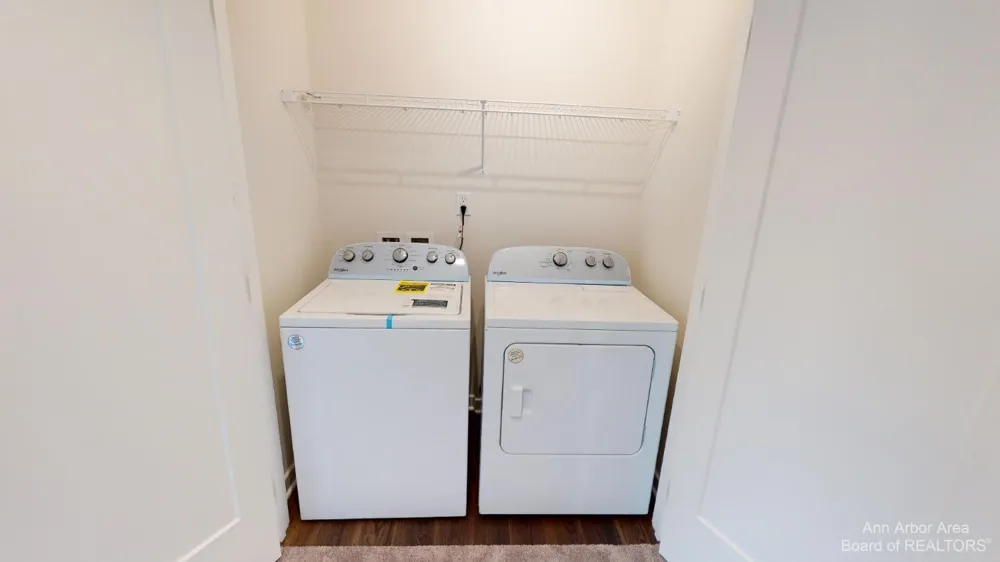 2704 S Spurway Drive Ann Arbor, MI 48105