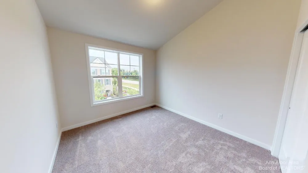 2704 S Spurway Drive Ann Arbor, MI 48105