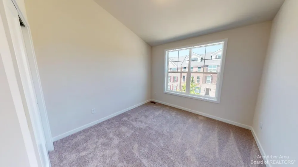 2704 S Spurway Drive Ann Arbor, MI 48105