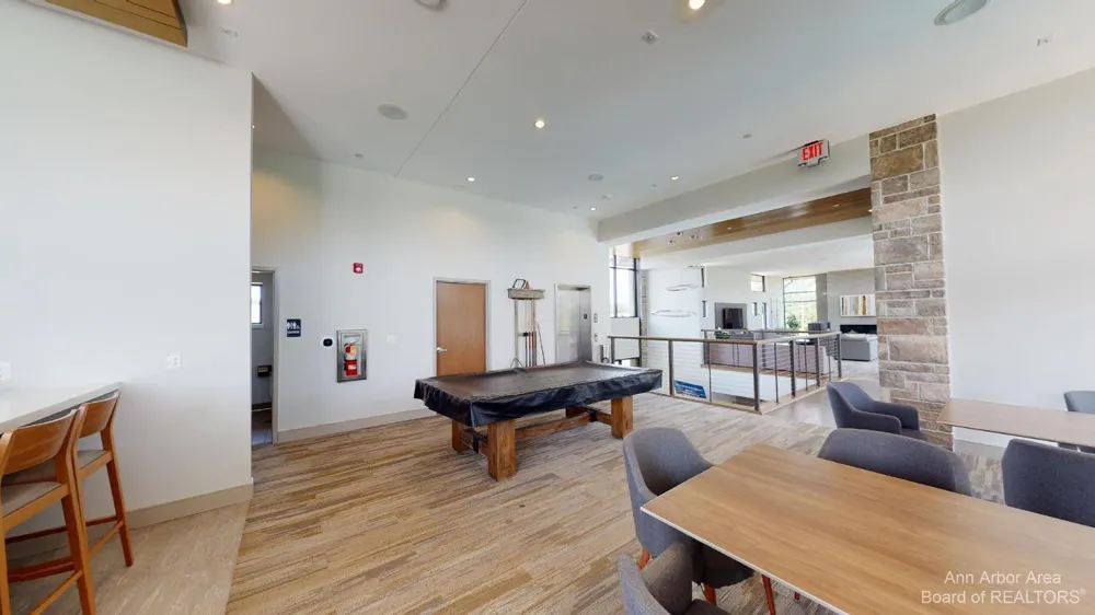 2704 S Spurway Drive Ann Arbor, MI 48105
