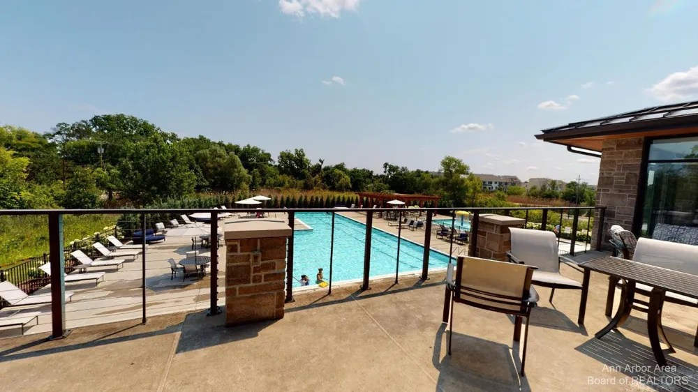 2704 S Spurway Drive Ann Arbor, MI 48105