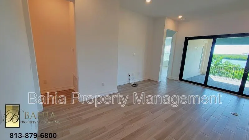1074 SEAGRAPE DRIVE Ruskin, FL 33570