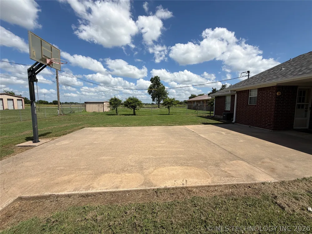 507 E Tonner Calera, OK 74730