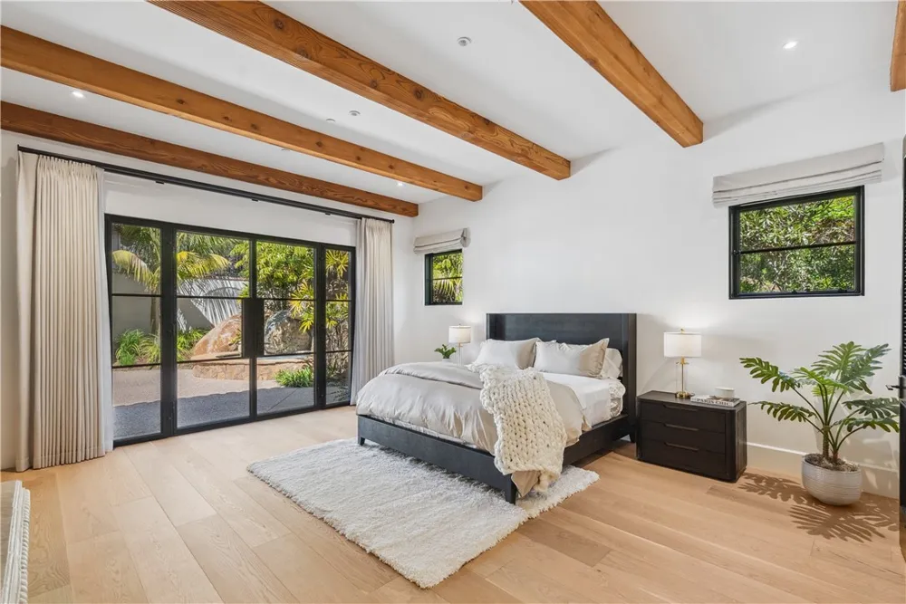 15931 Via De Santa Fe Rancho Santa Fe, CA 92067