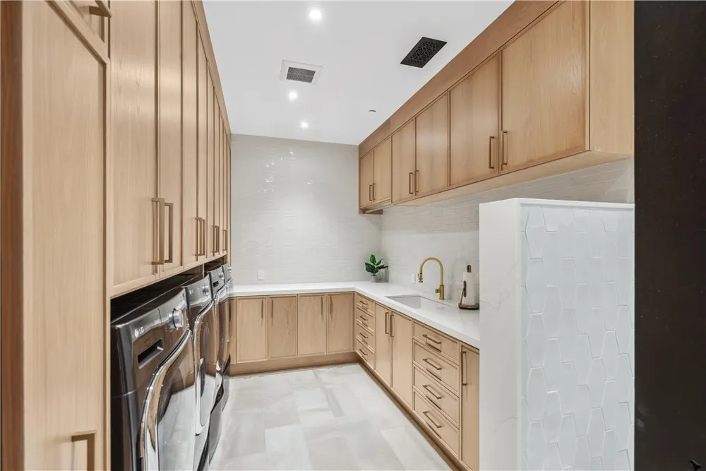 15931 Via De Santa Fe Rancho Santa Fe, CA 92067