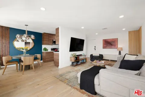 7300 Franklin Avenue #554