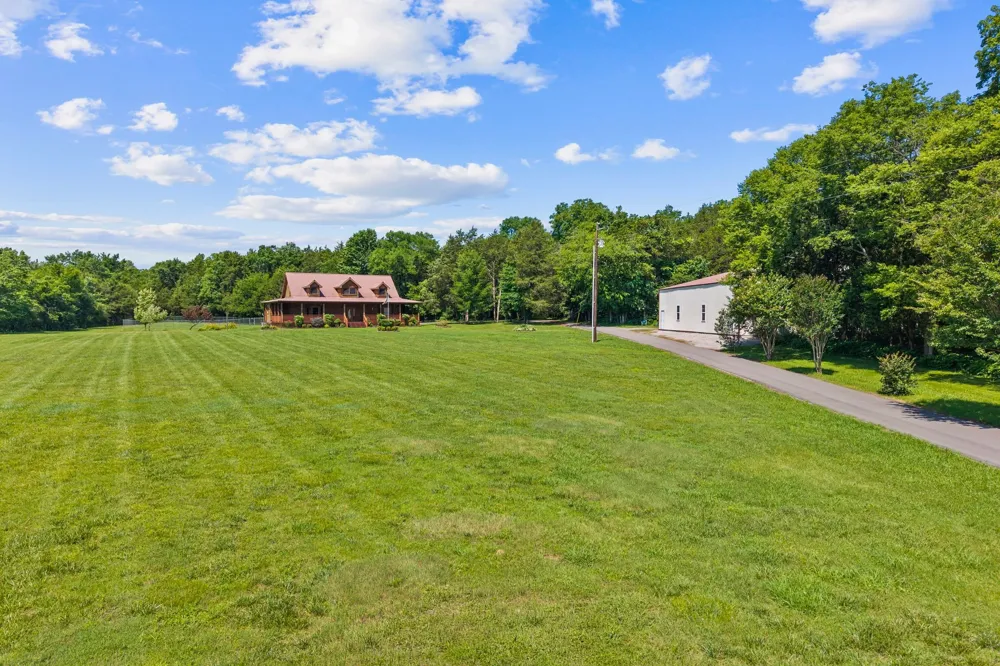 2465 Browns Mill Rd Lascassas, TN 37085