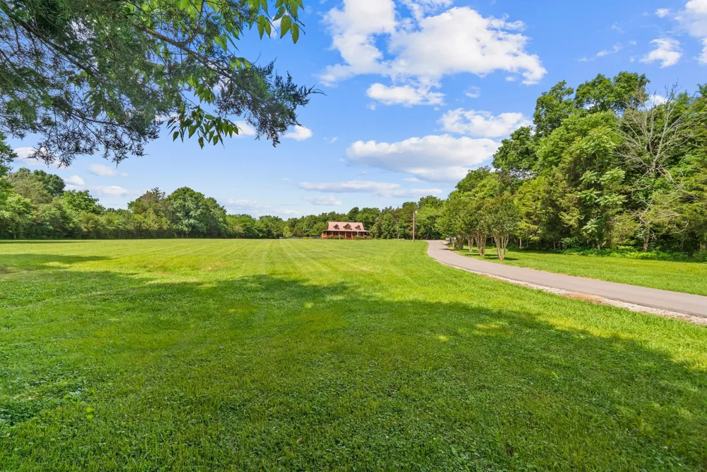 2465 Browns Mill Rd Lascassas, TN 37085