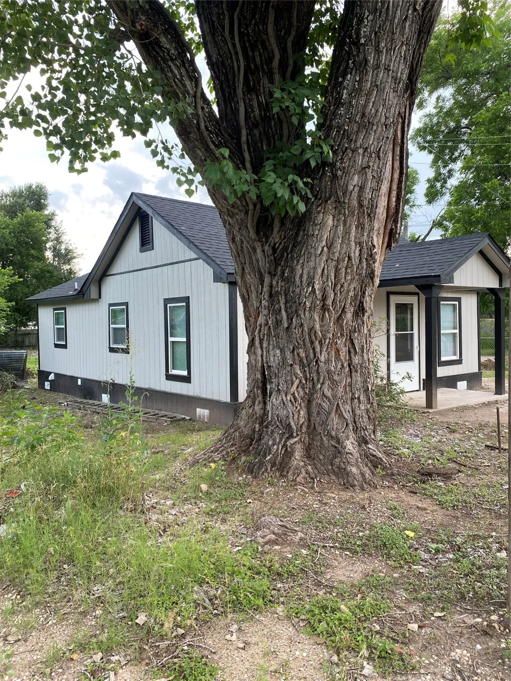 324 Hogan Lane Bellmead, TX 76705