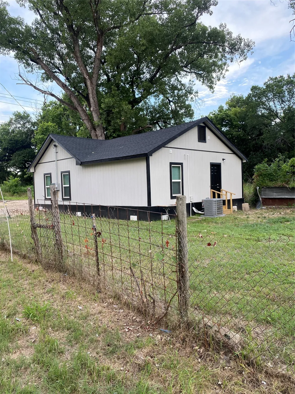 324 Hogan Lane Bellmead, TX 76705