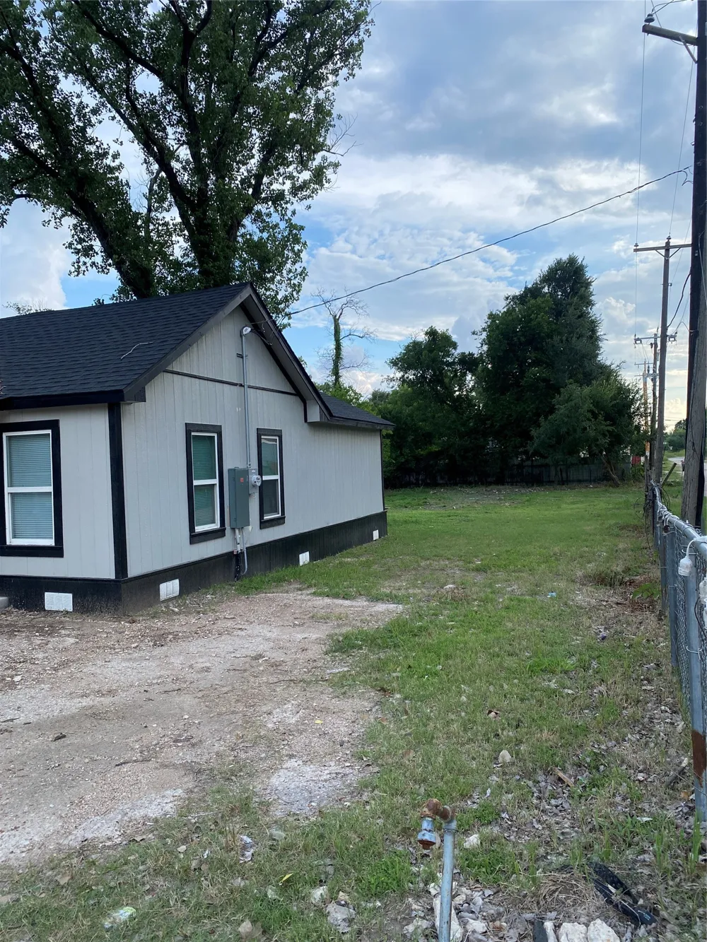 324 Hogan Lane Bellmead, TX 76705