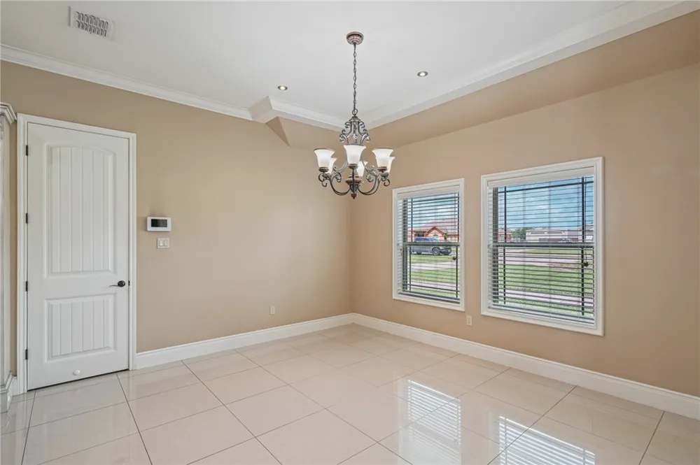 5498 Lonesome Dove Robstown, TX 78380