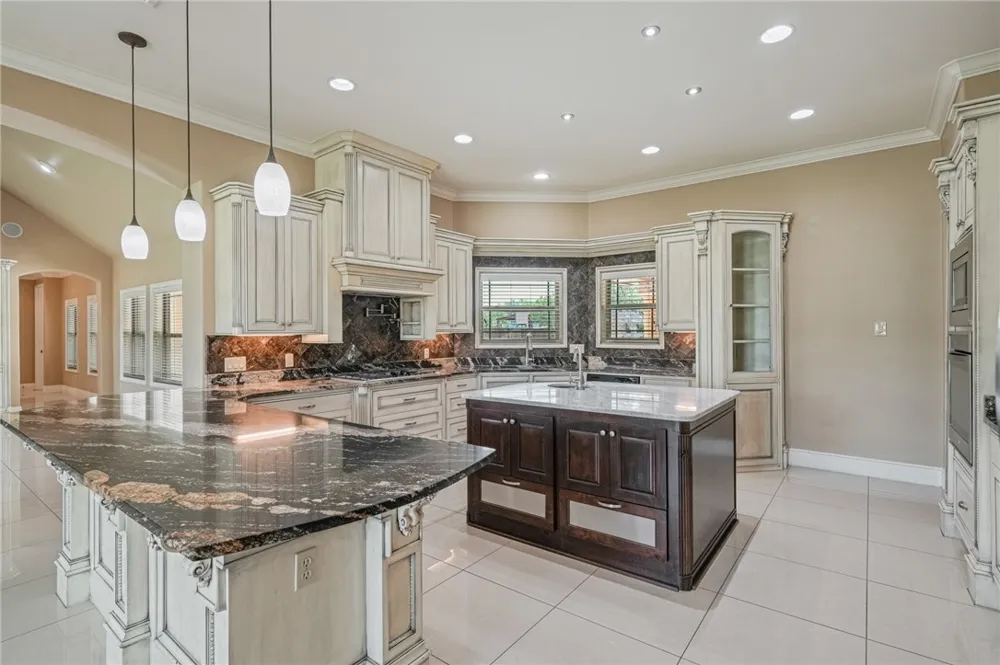 5498 Lonesome Dove Robstown, TX 78380