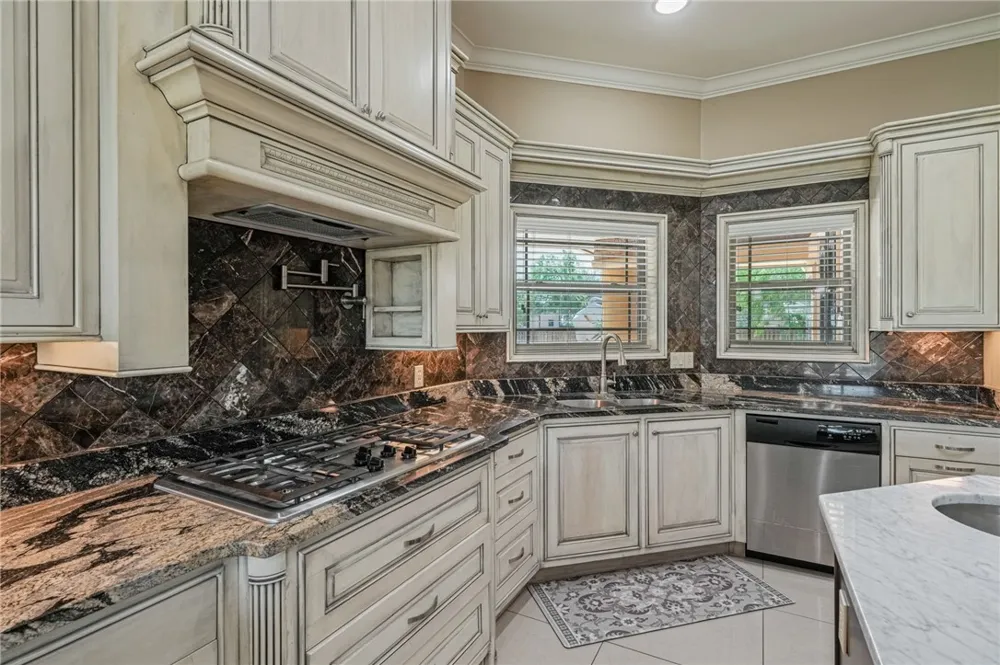 5498 Lonesome Dove Robstown, TX 78380