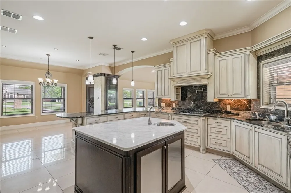 5498 Lonesome Dove Robstown, TX 78380