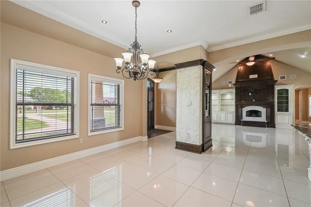 5498 Lonesome Dove Robstown, TX 78380