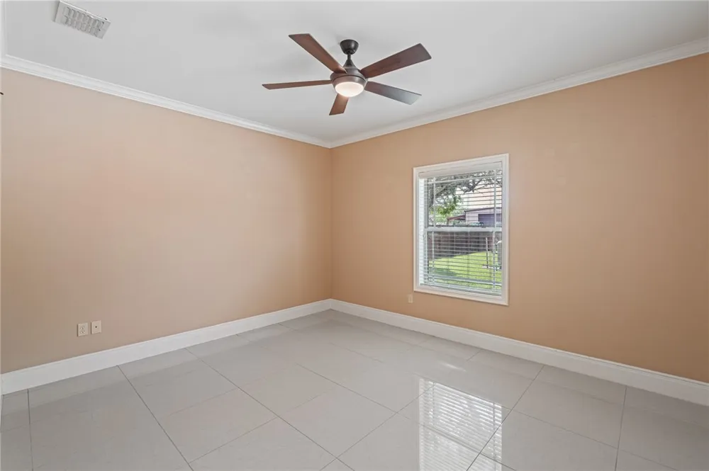 5498 Lonesome Dove Robstown, TX 78380