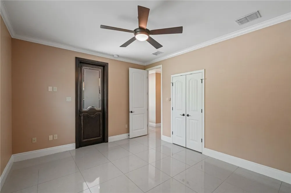 5498 Lonesome Dove Robstown, TX 78380