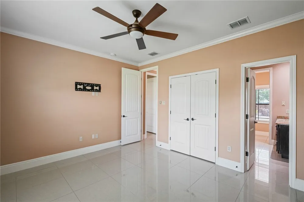 5498 Lonesome Dove Robstown, TX 78380