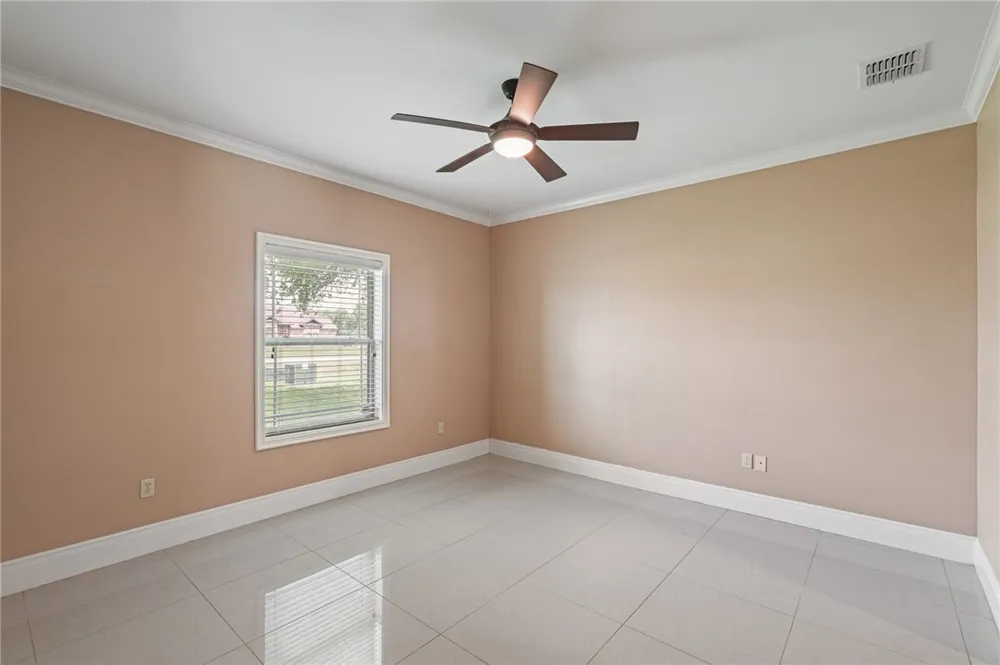 5498 Lonesome Dove Robstown, TX 78380