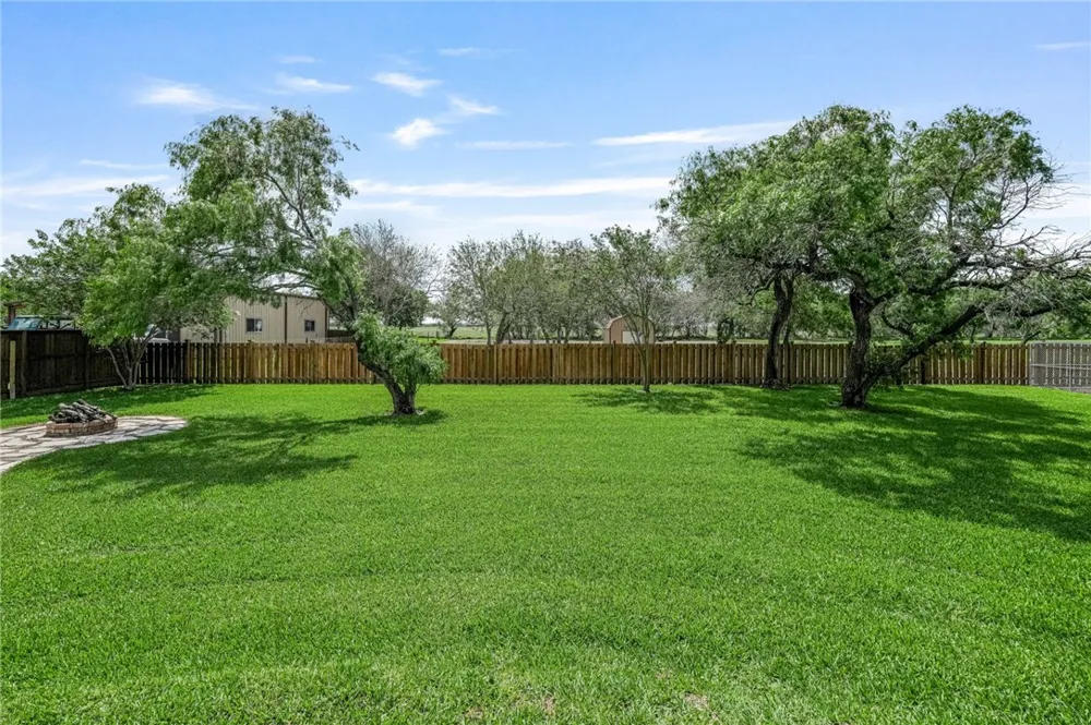5498 Lonesome Dove Robstown, TX 78380
