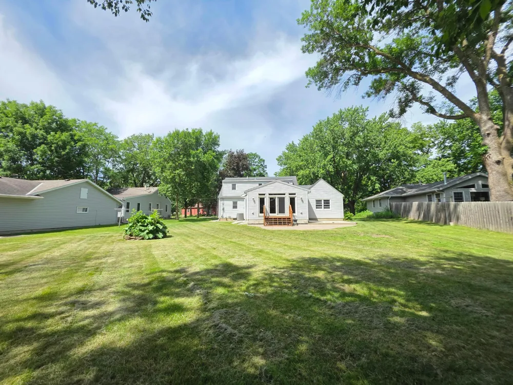 723 S 4th Street Le Sueur, MN 56058