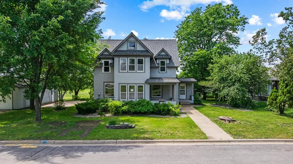 207 S Lake Street Belview, MN 56214