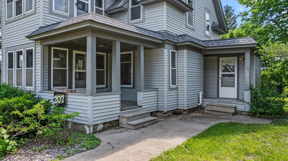 207 S Lake Street Belview, MN 56214