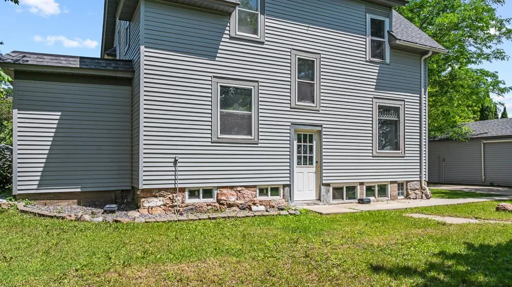 207 S Lake Street Belview, MN 56214