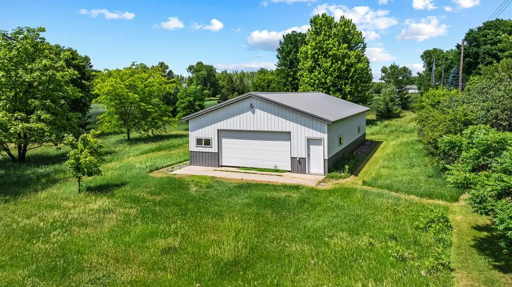 207 S Lake Street Belview, MN 56214