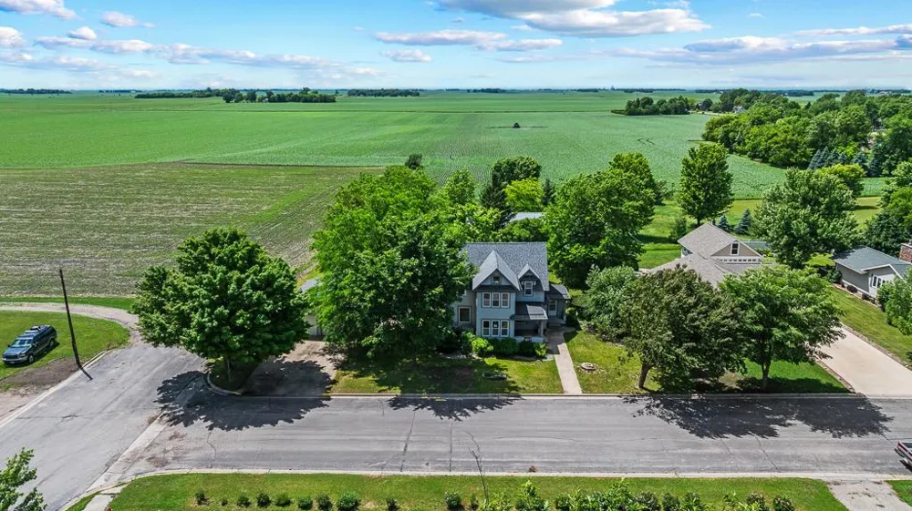 207 S Lake Street Belview, MN 56214