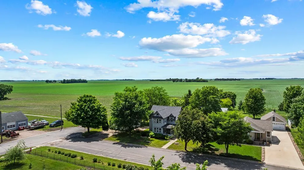 207 S Lake Street Belview, MN 56214