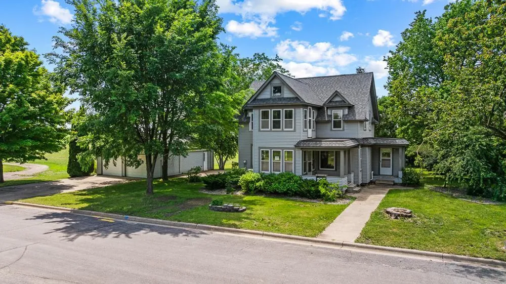 207 S Lake Street Belview, MN 56214