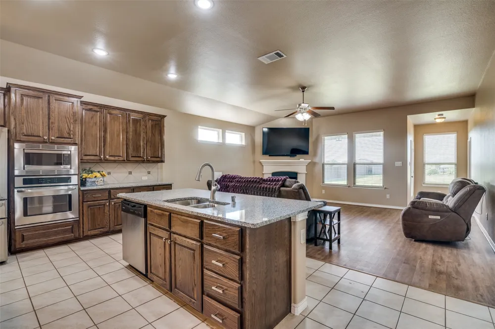 304 Amber Lane Nevada, TX 75173