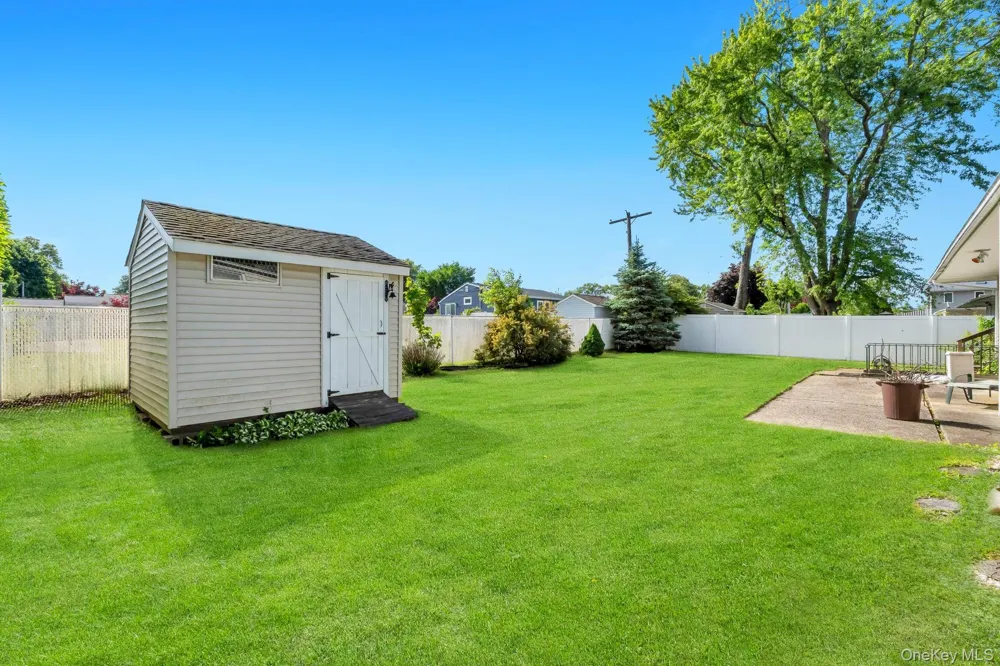 13 Fruitwood Lane Commack, NY 11725