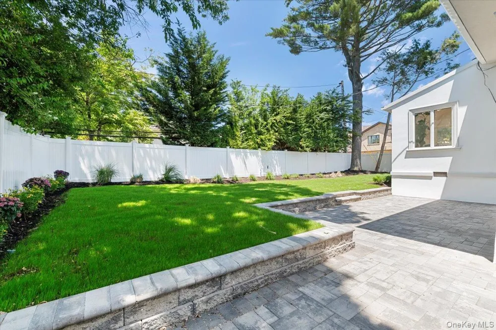 77 Bounty Lane Jericho, NY 11753