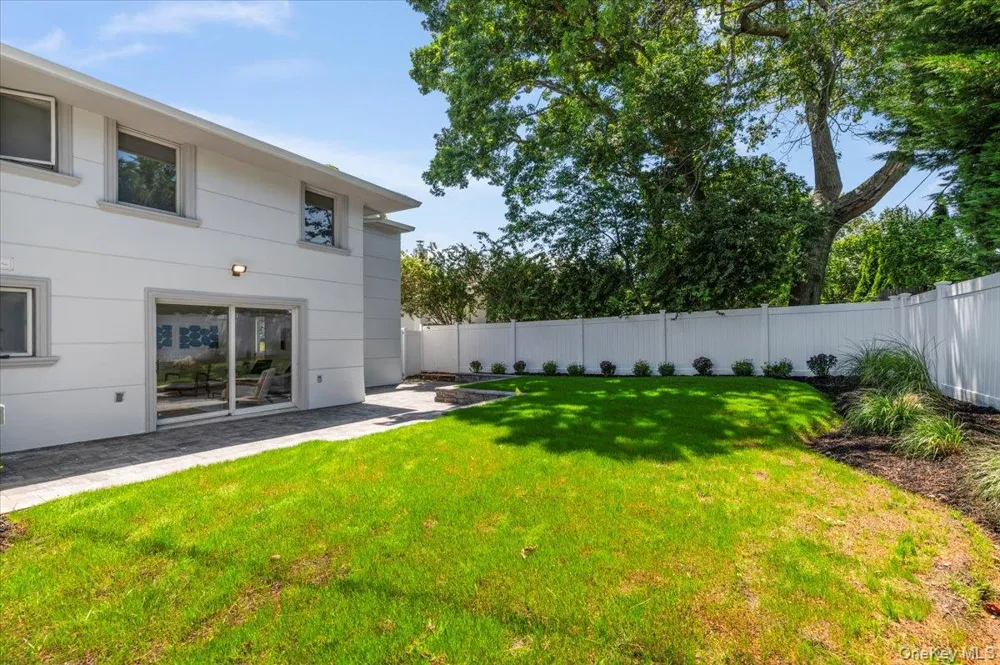 77 Bounty Lane Jericho, NY 11753
