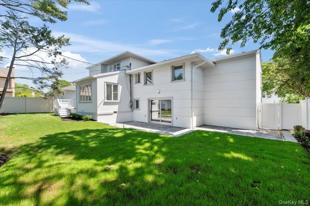 77 Bounty Lane Jericho, NY 11753