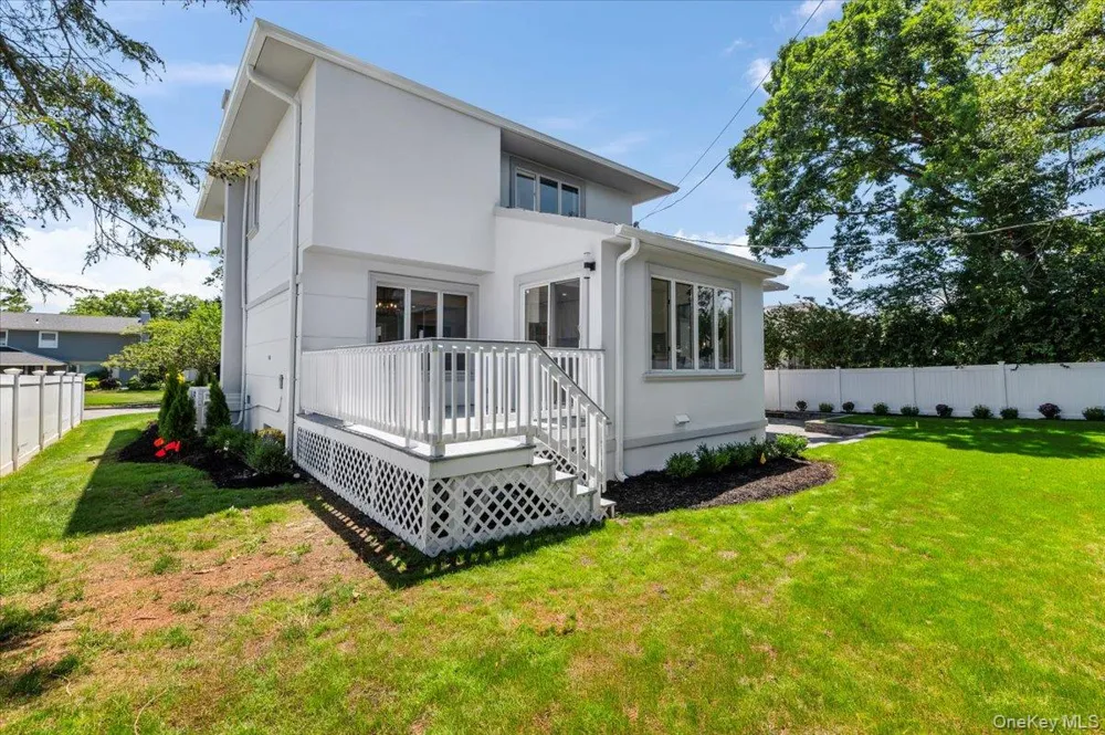 77 Bounty Lane Jericho, NY 11753